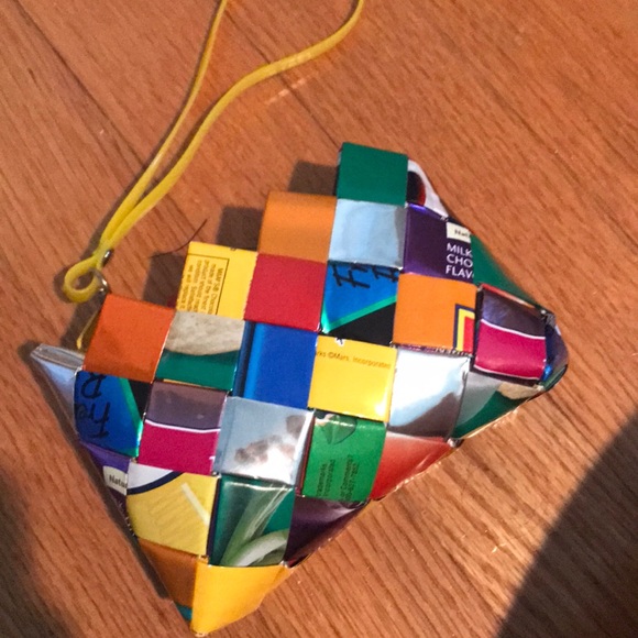 Recycled snack bag wristlet - Picture 4 of 5